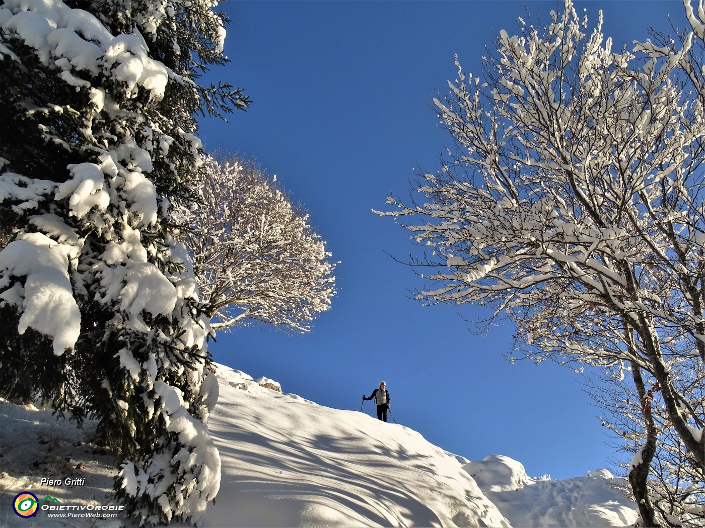 48 E Raffaele in vetta al Suchello per la sua prima volta...ammantato di neve!.JPG